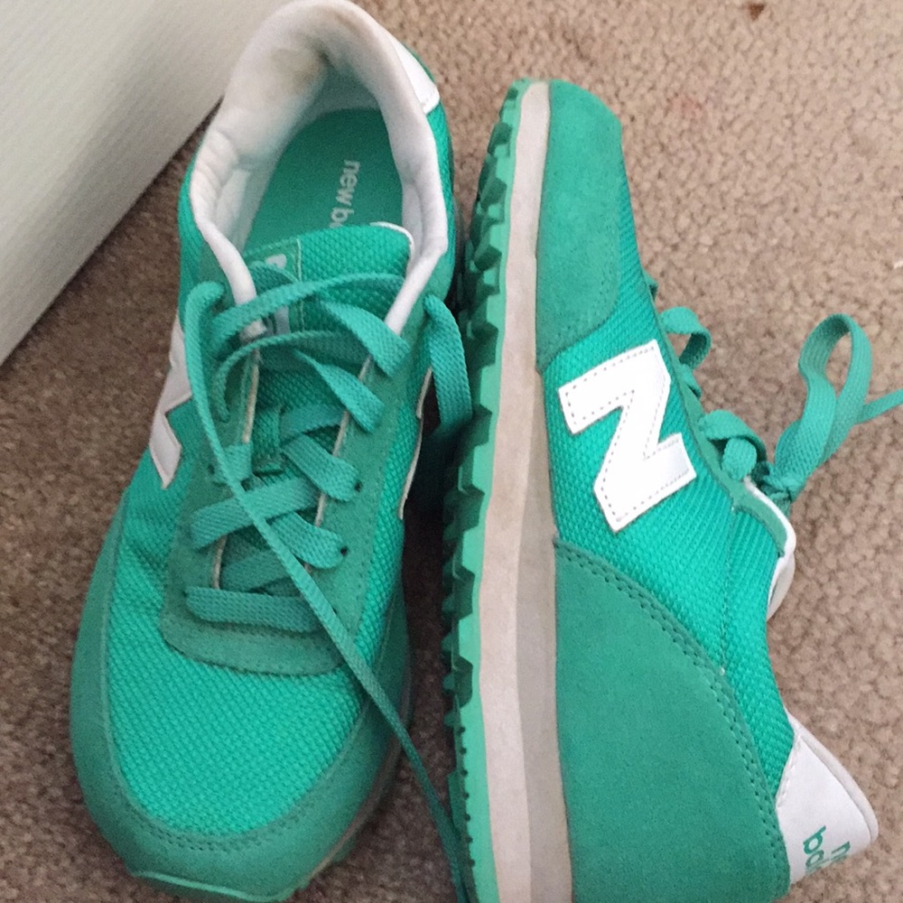 New balance tennis shoes